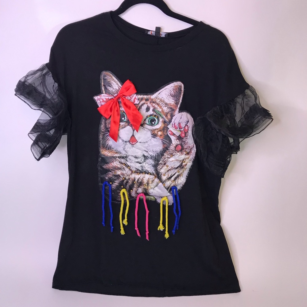 Boutique-style Cat Applying Mascara Blouse w/Tulle